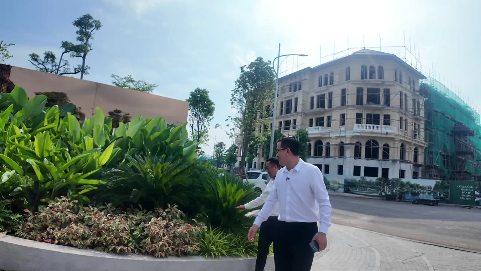 Biệt thự Alluvia City đang hoàn thiện mặt ngoài, ảnh chụp 05/09/2026