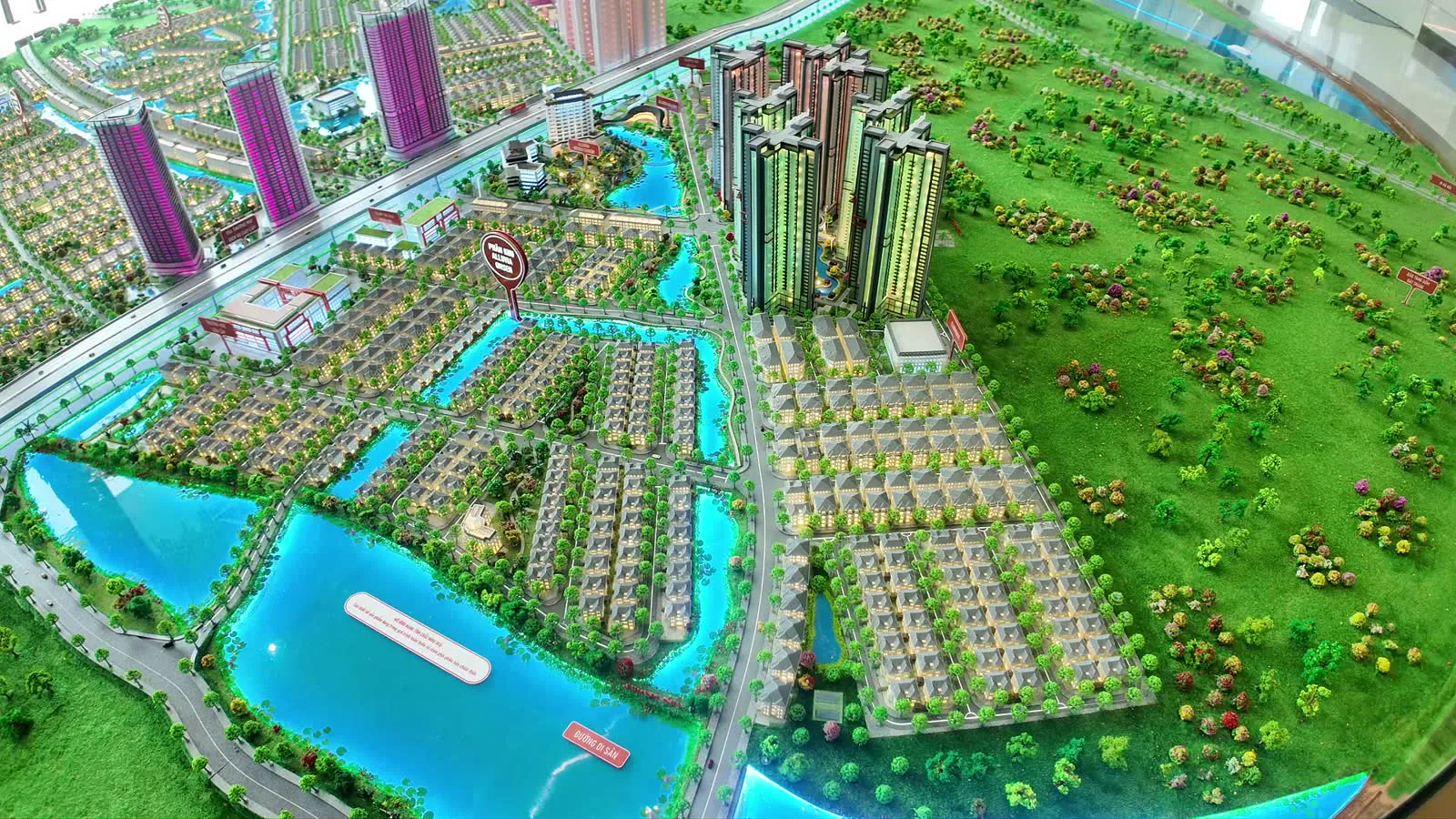 Sa bàn tổng thể khu đô thị Alluvia City tại nhà điều hành dự án